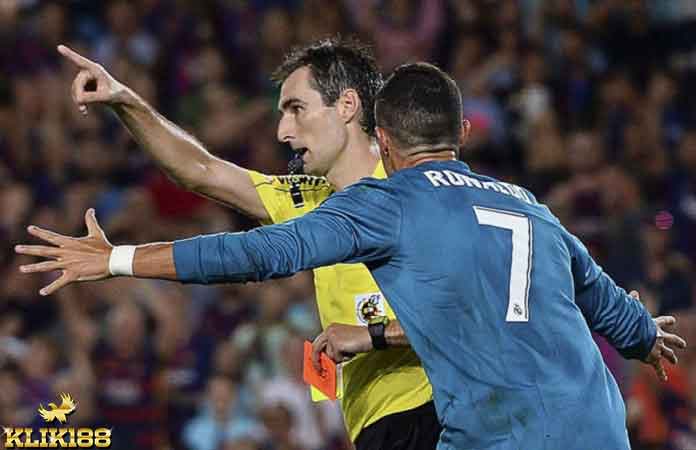 Aksi Ronaldo Terancam Hukuman 12 laga Aksi Ronaldo Terancam Hukuman 12 laga